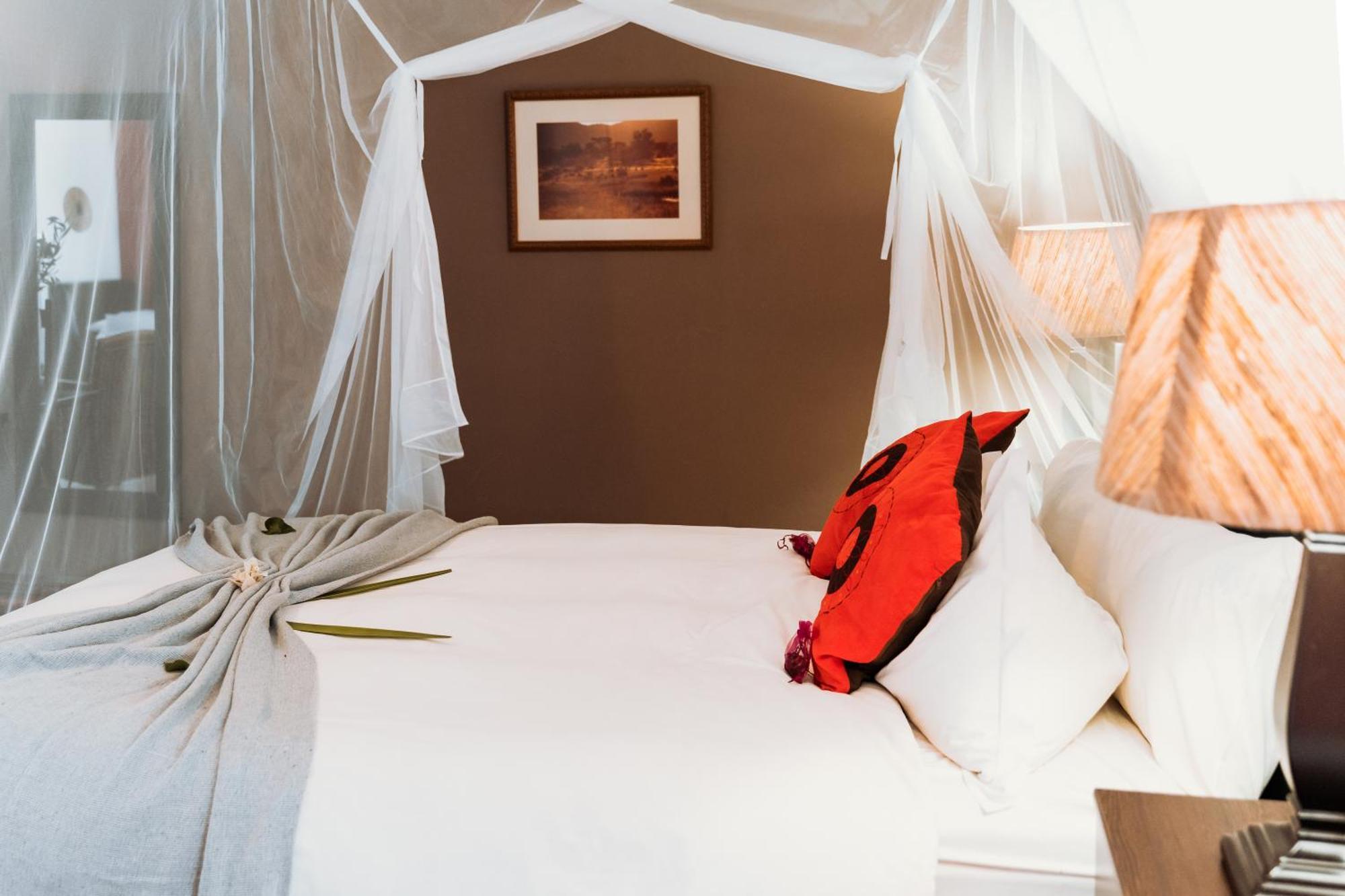 Gabus Safari Lodge Otavi Exteriör bild